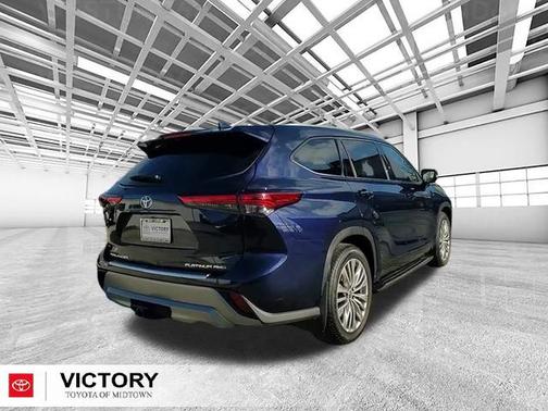 2023 Toyota Highlander Platinum