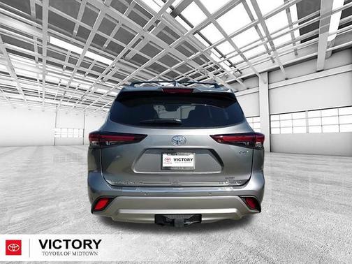 2025 Toyota Highlander Hybrid Platinum