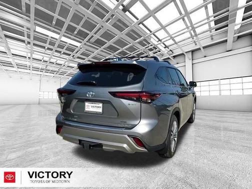 2025 Toyota Highlander Hybrid Platinum