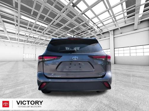 Magnetic Gray Metallic 2024 Toyota Highlander XLE