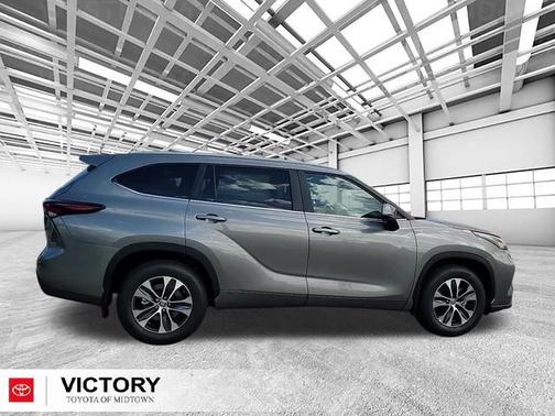 2025 Toyota Highlander XLE