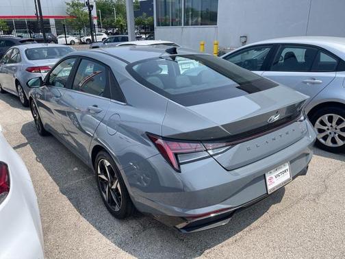 2022 Hyundai ELANTRA Limited