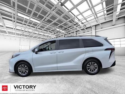 Pearl 2023 Toyota Sienna XLE