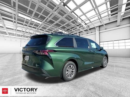 2025 Toyota Sienna XLE