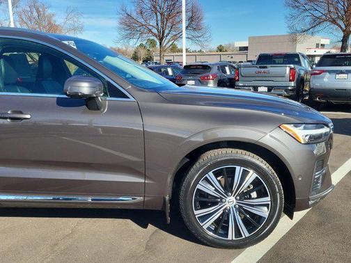 2023 Volvo XC60 B5 Plus Bright Theme