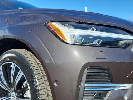 2023 Volvo XC60 B5 Plus Bright Theme