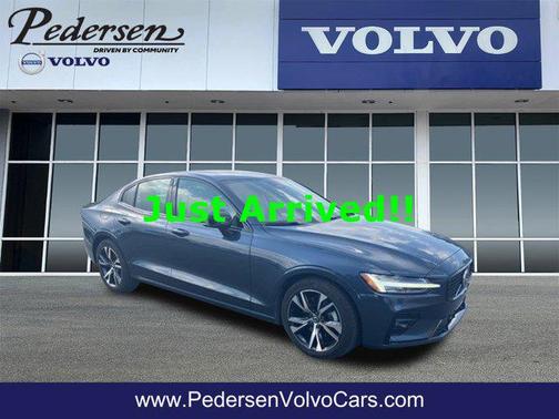 2024 Volvo S60 B5 Core Dark Theme