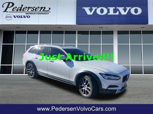 2020 Volvo V90 Cross Country T6
