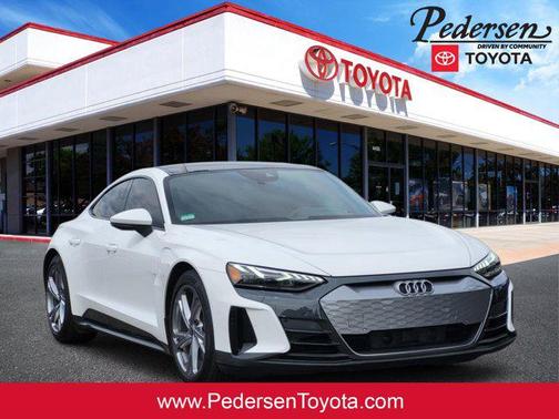 Ibis White 2022 Audi e-tron GT Premium Plus