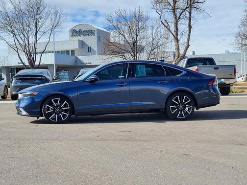 2025 Volvo V60 Cross Country Plus, B5 AWD Gas (mild hybrid)