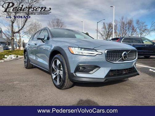 2024 Volvo V60 Cross Country B5 Plus