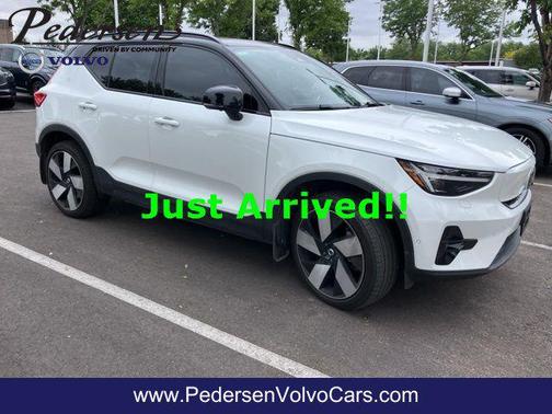 Crystal White Metallic 2023 Volvo XC40 Recharge Pure Electric Twin Ultimate