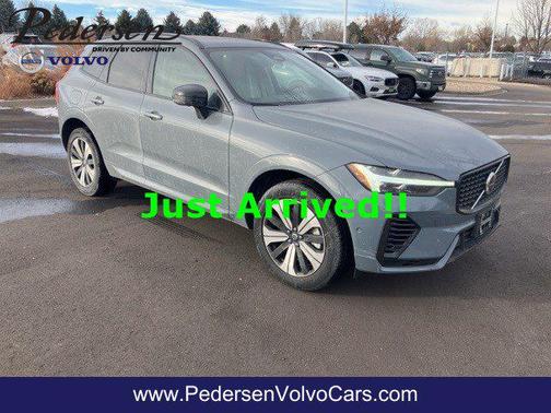 2023 Volvo XC60 Recharge Plug-In Hybrid T8 Plus Dark Theme