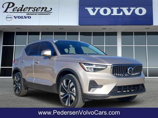 2023 Volvo XC40 B5 Plus Bright Theme