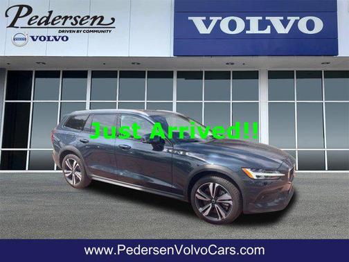 2024 Volvo V60 Cross Country B5 Plus