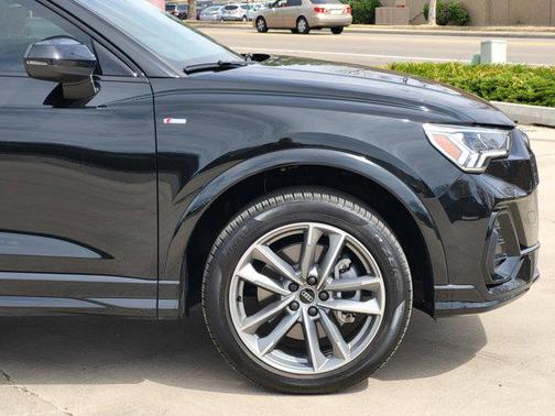 Mythos Black Metallic 2024 Audi Q3 45 S line Premium Plus
