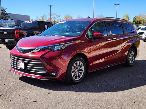 2025 Toyota Sienna XLE 7 Passenger