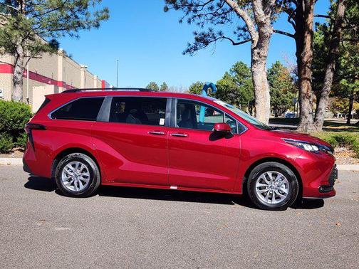 2025 Toyota Sienna XLE 7 Passenger