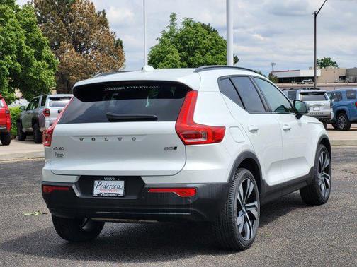 Crystal White Metallic 2023 Volvo XC40 B5 Plus Dark Theme