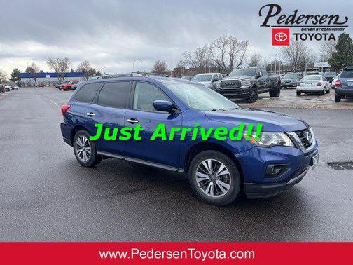 2017 Nissan Pathfinder SV