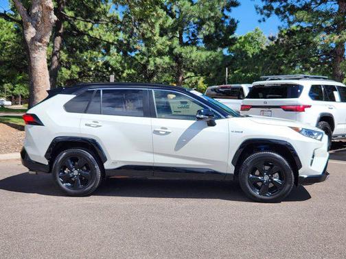 2020 Toyota RAV4 Hybrid SE