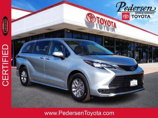 2025 Toyota Sienna LE