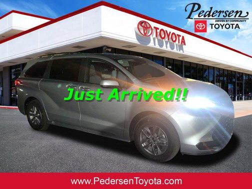 2025 Toyota Sienna LE