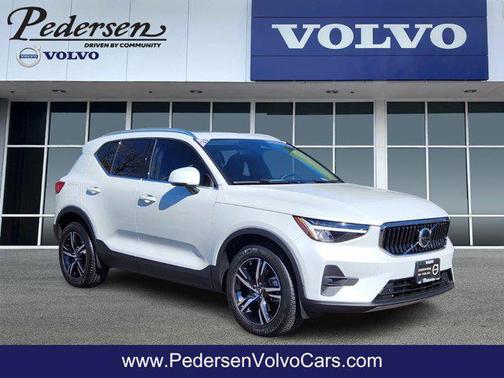 2023 Volvo XC40 B5 Plus Bright Theme