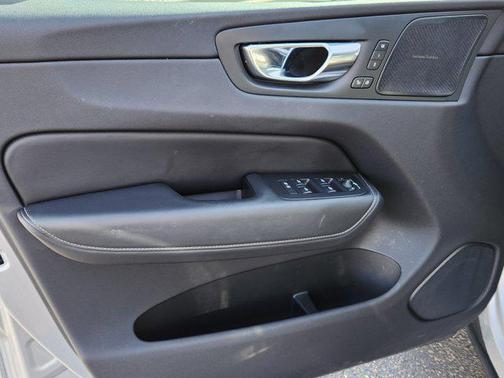 2020 Volvo XC60 Recharge Plug-In Hybrid T8 Inscription