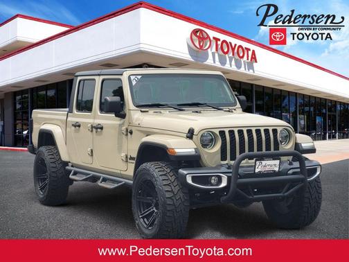 Limited Edition Gobi Clearcoat 2022 Jeep Gladiator Sport S