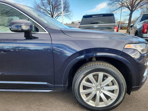 2016 Volvo XC90 T6 Momentum