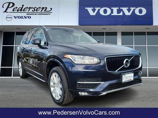 2016 Volvo XC90 T6 Momentum