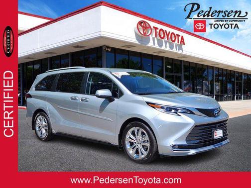 2022 Toyota Sienna Platinum 7 Passenger