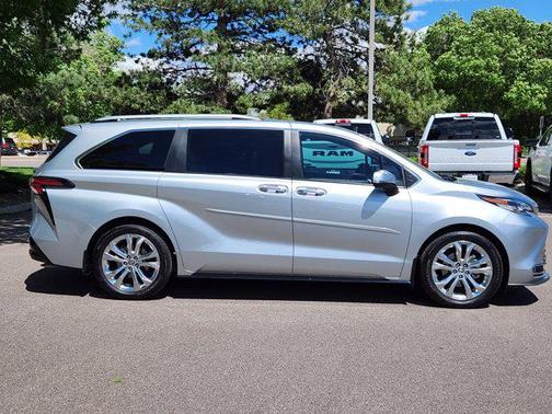2022 Toyota Sienna Platinum 7 Passenger