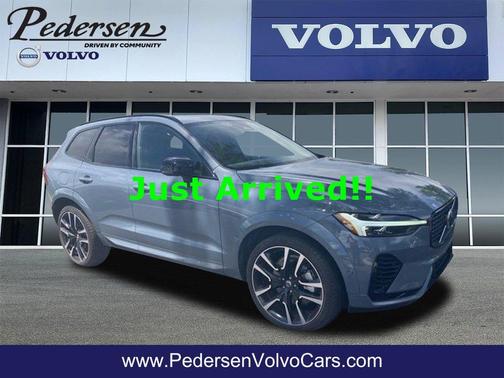 Thunder Grey Metallic 2024 Volvo XC60 Recharge Plug-In Hybrid T8 Ultimate Dark Theme
