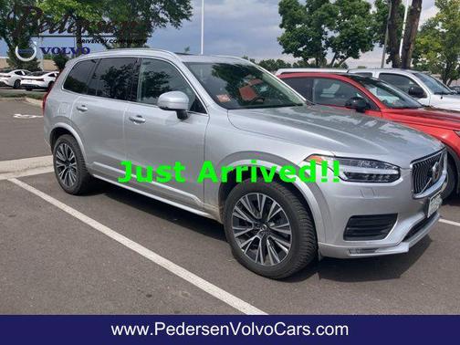 Bright Silver Metallic 2021 Volvo XC90 T6 Momentum