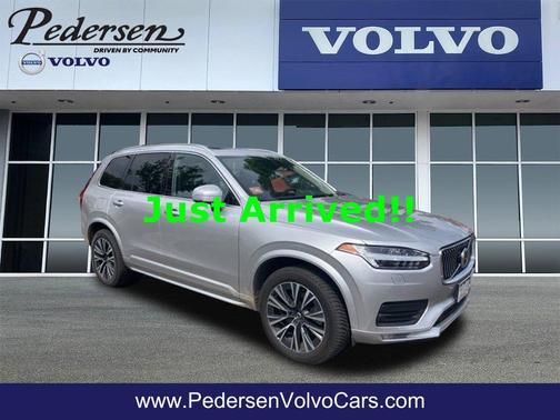 Bright Silver Metallic 2021 Volvo XC90 T6 Momentum