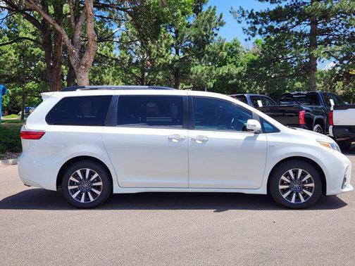 2019 Toyota Sienna Limited Premium