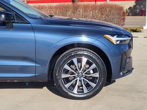 2024 Volvo XC60 B5 Plus Dark Theme