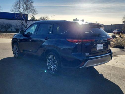 2021 Toyota Highlander Hybrid Platinum