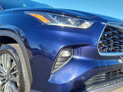 2021 Toyota Highlander Hybrid Platinum