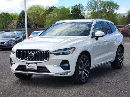 Crystal White Metallic 2023 Volvo XC60 B5 Ultimate Bright Theme