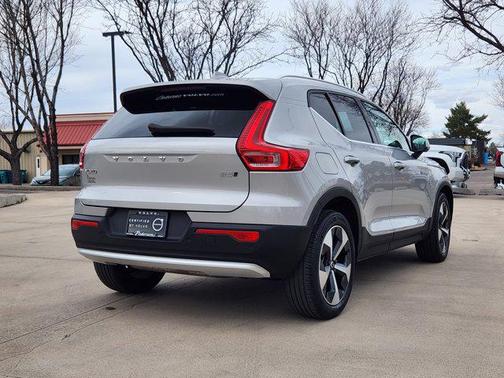 Silver Dawn Metallic 2023 Volvo XC40 B5 Ultimate Bright Theme