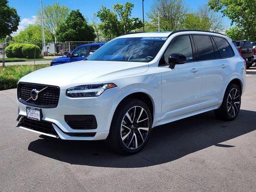 2023 Volvo XC90 Recharge Plug-In Hybrid T8 Plus Dark Theme 7-Seater