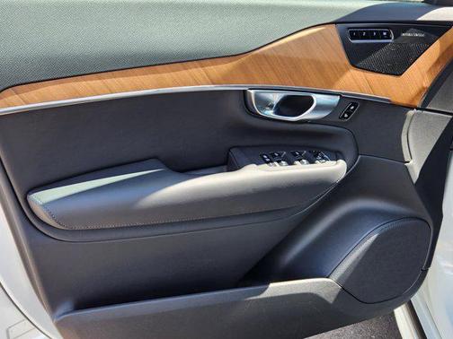 2023 Volvo XC90 Recharge Plug-In Hybrid T8 Plus Dark Theme 7-Seater