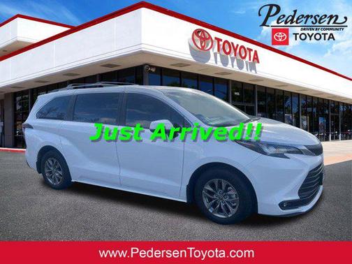 2025 Toyota Sienna LE