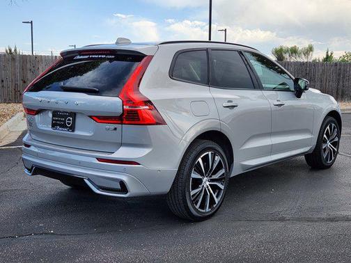 2025 Volvo XC60 Plus