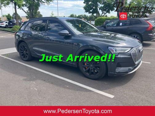 Manhattan Gray Metallic 2019 Audi e-tron Premium Plus