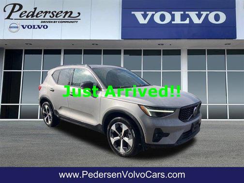 2024 Volvo XC40 B5 Plus Dark Theme