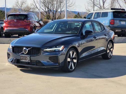 2025 Volvo S60 Plug-In Hybrid T8 Plus